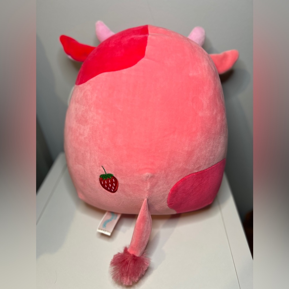 12” Calynda the Strawberry 🍓 Cow Squishmallow - Picture 4 of 10